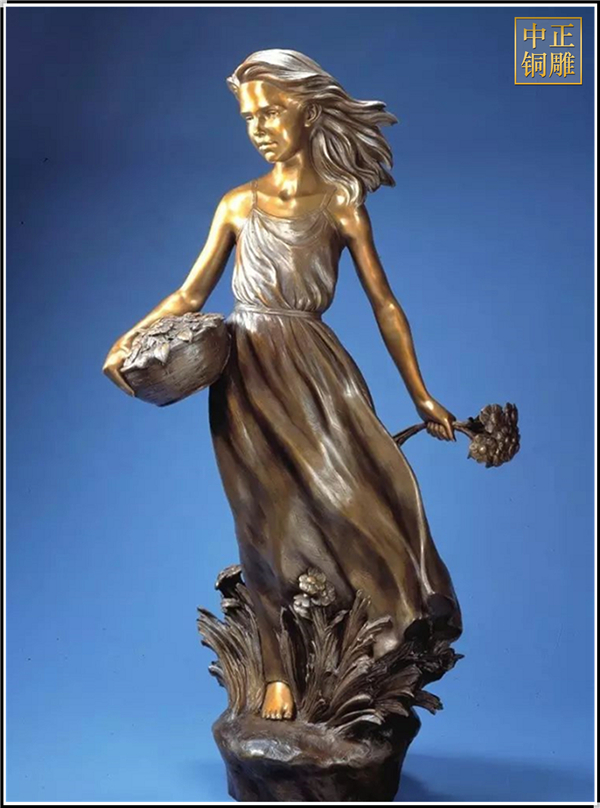 手拿花女孩人物銅雕塑.jpg